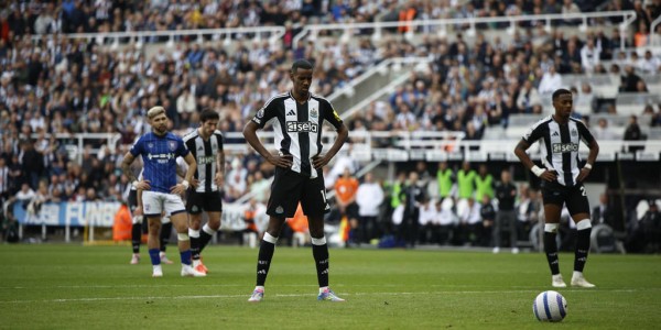 纽卡斯尔强硬回应伊萨克转会请求：绝不轻易放手