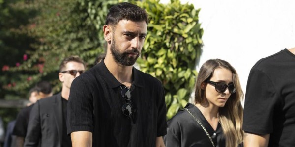 曼联球员归队细节曝光，两人获准推迟报到！阿莫林无奈重建太缓慢