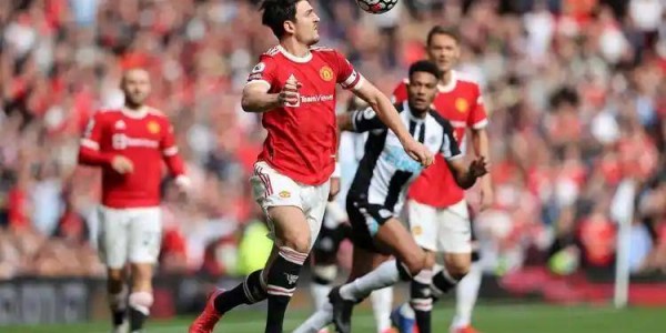 7500万欧天价！曼联纽卡疯抢22岁锋霸，谁能笑到最后？